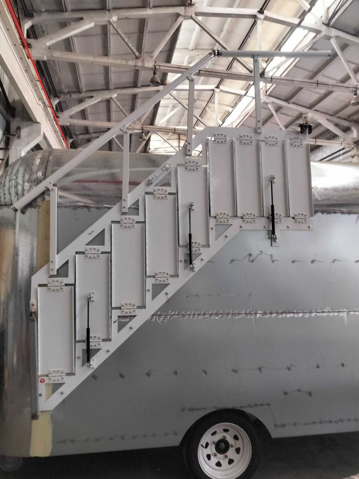 Early fit-up of the ladder against the trailer body