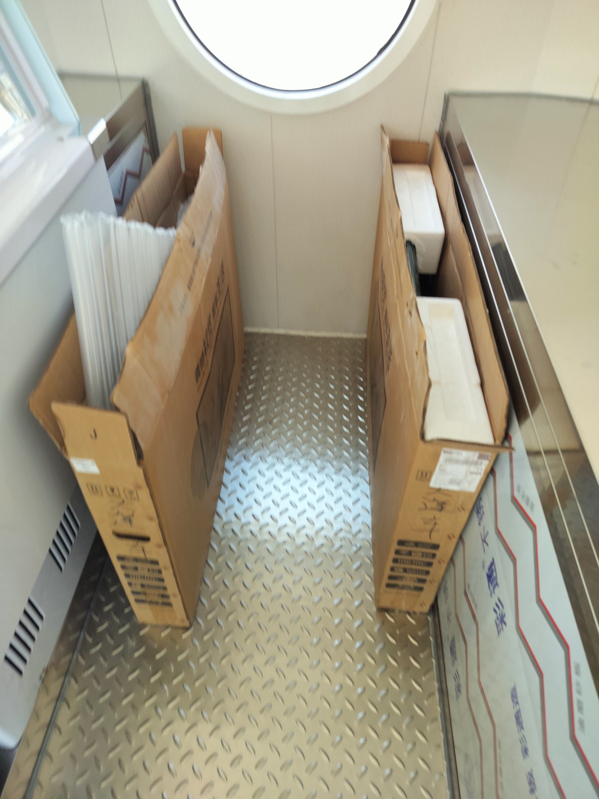 Arranging equipment and packaged items inside the trailer