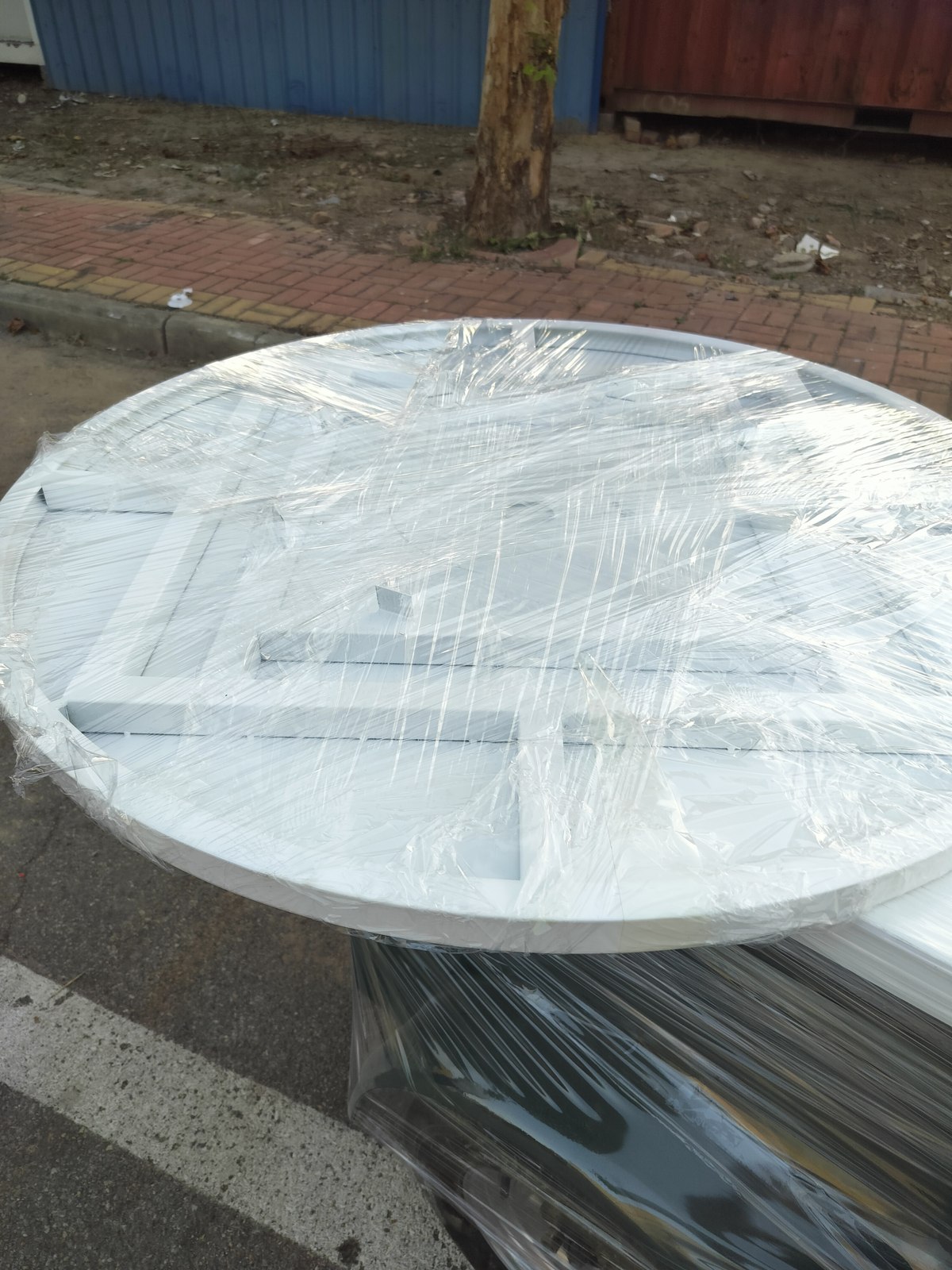 Protective covering around a separate tabletop
