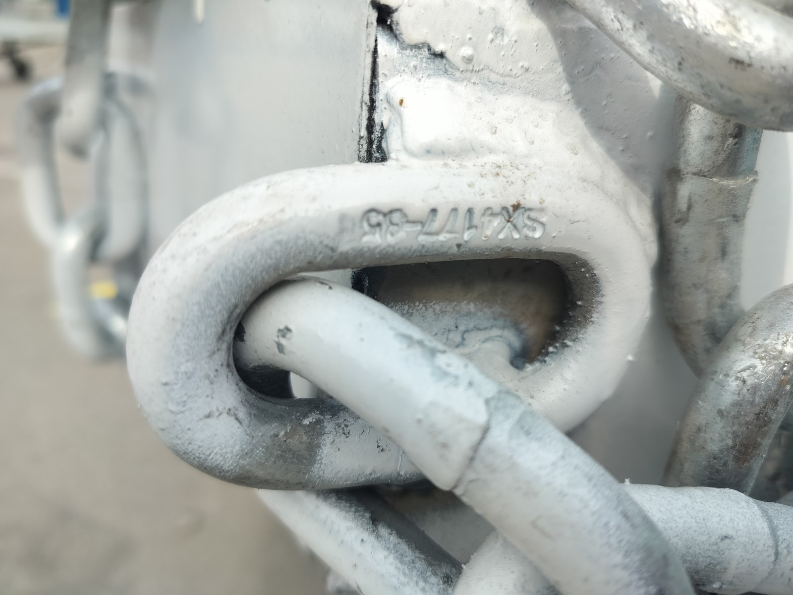 Detail of the safety chain connection
